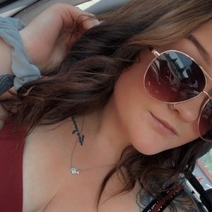 Meet your Posher, Dakota